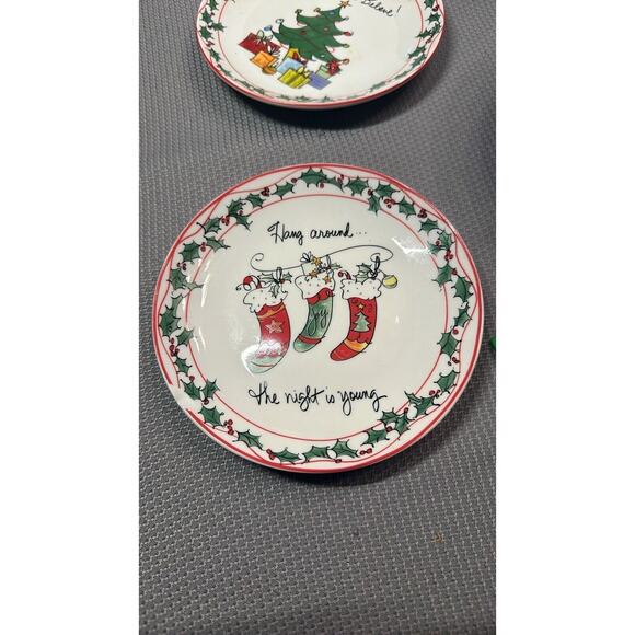 Set of 4 Certified International Ceramic Canapé Christmas plates 1 w/chip** - Picture 7 of 14